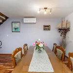 Σπίτι διακοπών Amazing Home In Seget Donji With Wifi Τρογκίρ