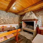 Amazing Home In Seget Donji With Wifi * Τρογκίρ