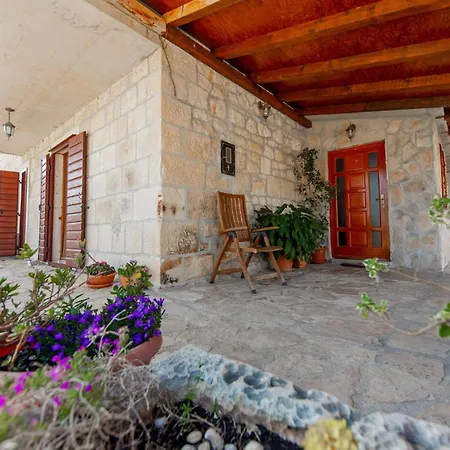 Prázdninový dům Cozy In Seget Donji